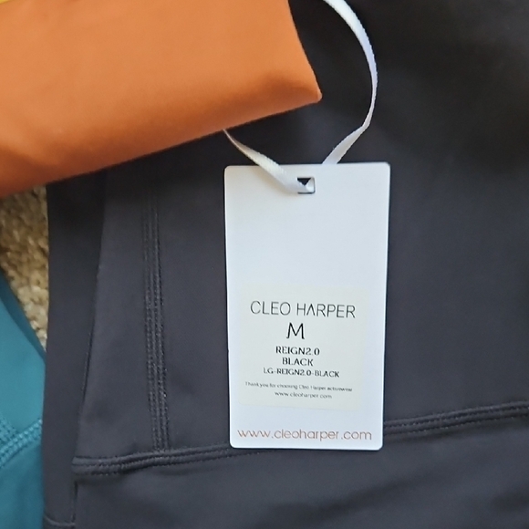 🔥NWT* BUNDLE- 3 Leggings! - Picture 5 of 5